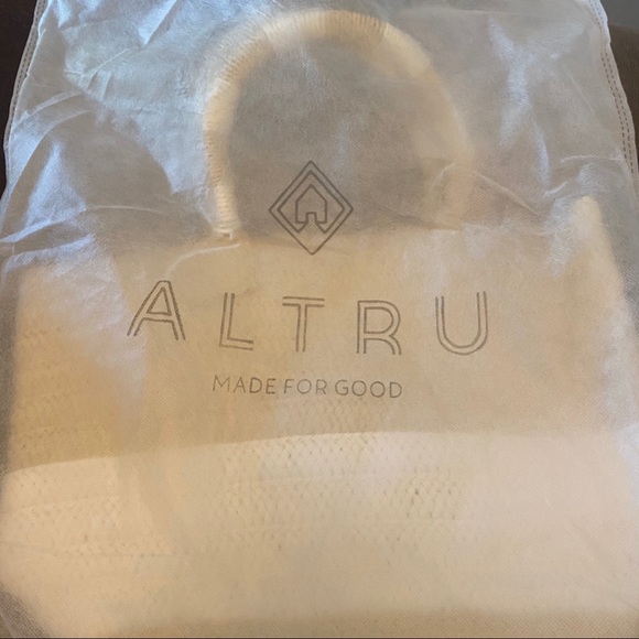 ALTRU Neutral Striped Straw Tote with Tassel NEW - Picture 3 of 7